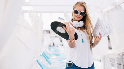 👗 Garderoba Capsulă: Ghid Complet pentru un Stil Minimalist și Sustenabil 🌿💼