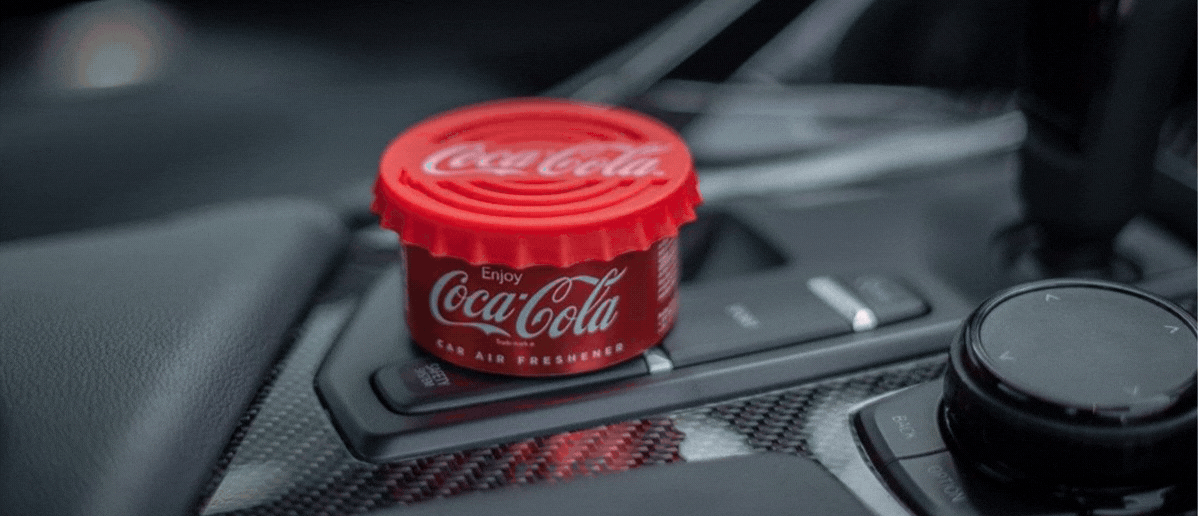 Odorizant Auto 3D Coca Cola Original, Tip conserva, Cupholder, Parfum Intens și Persistent, Design Realist, Vegan Friendly, ideal pentru masina birou casa, 4x Stickere auto Odorizant Auto 3D Coca Cola Original, Tip conserva, Cupholder, Parfum Intens și Persistent, Design Realist, Vegan Friendly, ideal pentru masina birou casa, 4x Stickere auto