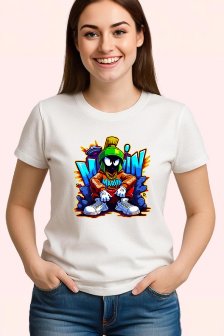 Tricou Marvin cu ochelari si hanorac neon pe fundal albastru Copii | Dama | Barbat Barbat