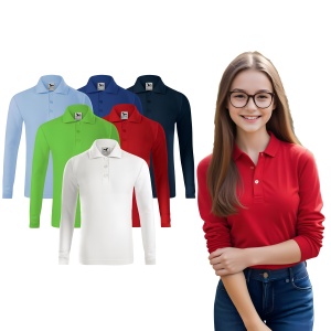 fată imbrăcată in bluza polo prezintă toate culorile