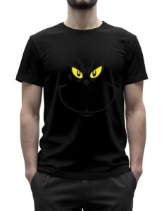 Tricou negru cu un design simplu ce afișează o față expresivă, cu ochi galbeni și un zâmbet larg, inspirată de personajul Grinch.