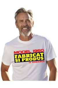 Tricou Barbat Personalizat cu anul nasterii 1960imbracat de un barbat care a primit cadou tricoul personalizat
