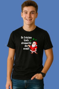 Tricou Mos Craciun Drumurile Duc Acasa Negru, din bumbac 100% Copii | Dama | Barbat - Img 2