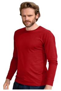 Bluza Barbat rosu prezentata pe un barbat chipes