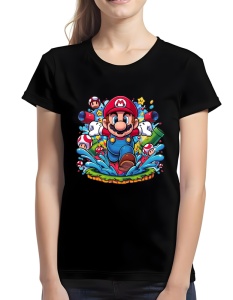 Tricou negru cu un design colorat care înfățișează personajul Mario din jocurile video, înconjurat de elemente tipice din joc, cum ar fi ciuperci, stele și tuburi verzi, pe un fundal artistic vibrant.