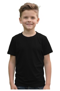 Tricou copii negru prezentat de un baiat copil