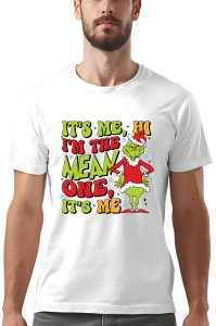Tricou alb cu un design colorat, reprezentându-l pe Grinch în costumul lui de Crăciun, alături de textul „IT'S ME, HI, I'M THE MEAN ONE, IT'S ME” în culori verzi, roșii și portocalii.