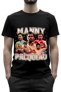 Tricou negru cu un colaj de imagini ale legendarului boxer Manny Pacquiao în diverse ipostaze, inclusiv purtând centura de campion și având mănuși de box roșii. Numele 'Manny Pacquiao' este scris deasupra și dedesubt în culori aurii, oferind un omagiu cam
