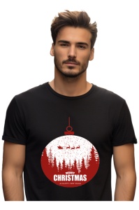 Bărbat purtând un tricou negru cu un design de Crăciun ce reprezintă un glob roșu decorativ, ilustrând o scenă de iarnă cu brazi și silueta saniei lui Moș Crăciun trasă de reni, însoțită de mesajul ‘Merry Christmas & Happy New Year’.