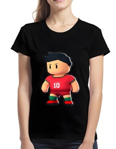 Tricou negru cu un design colorat care înfățișează un personaj stilizat din Stumble Guys îmbrăcat într-un echipament de fotbal roșu, cu numărul 10 pe tricou, purtând șort și ghete de fotbal.