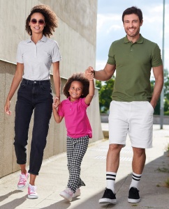 Prezentarea tricourilor polo pentru toata familia tata mama si copil