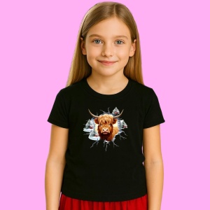 Tricou Vaca Highland Cu Fundal Alb Si Decor De Iarna, din bumbac 100% Copii | Dama | Barbat