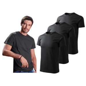 Barbat imbracat in tricou de culoare ebony gray prezentand setul de 3 tricouri
