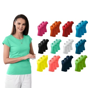 Femeie imbracata intr-un tricou verde menta prezentand setul de 3 tricouri pentru femei si culorile disponibile cum ar fi albastru,portocaliu,verde,gri,violet,roz,galben,rosu