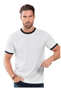 Tricou barbat alb cu contrast la guler purtat de un barbat tanar si frumos