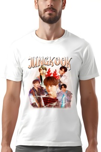 Tricou alb cu design grafic ce include imagini ale unui artist purtând coroniță de ren și textul 'JUNGKOOK' scris deasupra.