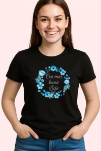 Tricou Cea Mai Buna Sefa Flori Albastre, din bumbac 100%, tricou negru Dama - Img 2