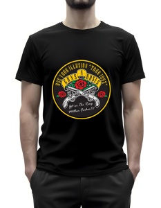 Tricou negru cu un design inspirat de Guns N' Roses, având un logo rotund cu două pistoale și trandafiri roșii, înconjurat de textul 'Use Your Illusion Tour 1992' și mesajul 'Get in The Ring'.