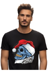 Bărbat purtând un tricou negru cu un design de Crăciun neconvențional, înfățișând un craniu albastru purtând o căciulă de Moș Crăciun, alături de textul ‘Merry Christmas’.