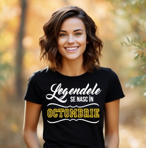 Femeie care poartă un tricou negru personalizat cu mesajul: ''Legendele se nasc in octombrie''.