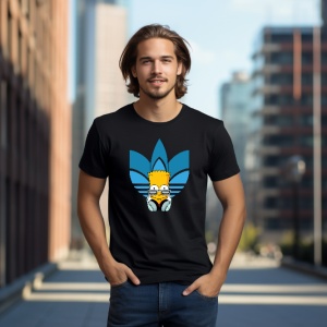 Tânăr relaxat, purtând un tricou negru personalizat cu un design stilizat ce include un personaj animat purtând o mască de gaze, combinat cu un element grafic floral. În fundal, se poate observa un peisaj urban modern, cu clădiri de birouri și un cer seni