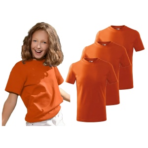 Tricou Copil fata imbracata cu tricou portocaliu prezinta setul de 3 tricouri pentru copii de culoare portocalie