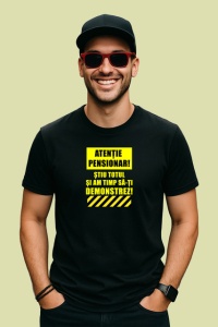 Tricou Atentie Pensionar Stiu Totul Si Am Timp, din bumbac 100%, tricou negru Barbat - Img 2