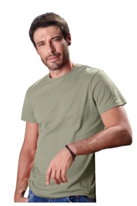 Tricou barbat Simplu basic khaki deschis purtat de un bărbat frumos si tanar