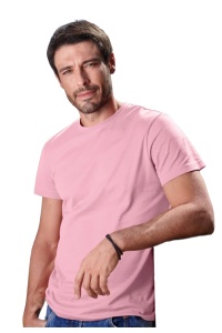 Tricou barbat Simplu basic roz purtat de un bărbat frumos si tanar