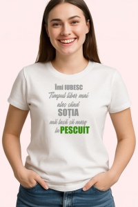 Tricou Imi Iubesc Timpul Liber Mai Ales Cand Sotia Ma Lasa La Pescuit, din bumbac 100% , tricou alb pentru Dama | Barbat - Img 2