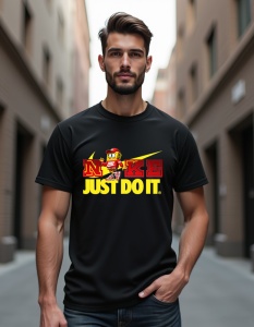Bărbat purtând un tricou negru cu un design Nike personalizat. Logo-ul „NIKE” este stilizat cu litere roșii și o tentă galbenă, în timp ce sloganul „JUST DO IT” este scris cu galben. În interiorul logo-ului se află un personaj asemănător lui SpongeBob, pu