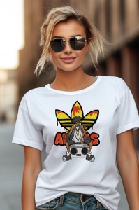 Femeie purtând ochelari de soare și un tricou alb cu un design de personaj animat așezat pe un boombox în fața unui logo stilizat Adidas, cu elemente grafice vibrante