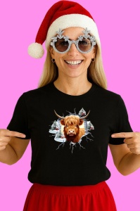Tricou Vaca Highland Cu Fundal Alb Si Decor De Iarna, din bumbac 100% Copii | Dama | Barbat - Img 3