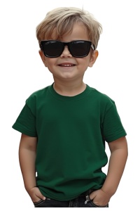 Tricou copii verde deschis prezentat de un baiat copil