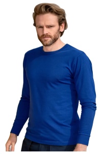Bluza Barbat albastru regal prezentata pe un barbat chipes