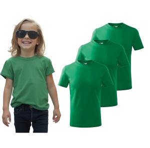 Tricou Copil fata imbracata cu tricou verde mediu prezinta setul de 3 tricouri pentru copii de culoare verde mediu