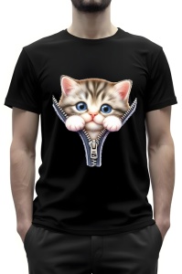 Bărbat purtând un tricou negru cu un design 3D realist al unui pisoi drăgălaș, cu ochi mari albaștri, care pare să iasă dintr-un fermoar deschis, imprimat pe partea frontală a tricoului.