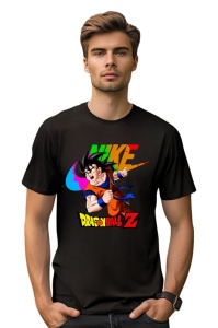 Un bărbat purtând un tricou negru cu design Dragon Ball Z, înfățișându-l pe Goku și un logo Nike pe un fundal colorat.