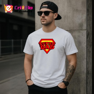 Tricou Super Dad Emblema Supererou Rosu Galben, din bumbac 100% , tricou alb pentru Barbat - Img 2