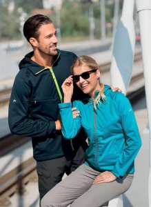 Imagine de prezentare pentru jacheta softshell cu femeie si barbat