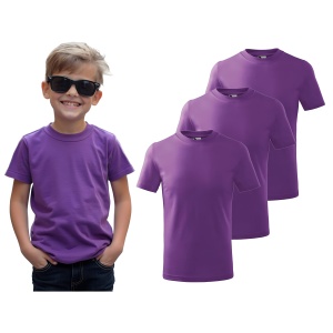 Tricou Copil baiat imbracat cu tricou violet prezinta setul de 3 tricouri