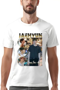 Tricou alb cu design Jaehyun, afișând imagini multiple ale lui Jaehyun din diferite unghiuri, cu textul 'Jaehyun' scris deasupra și numele complet 'Jung Jae-hyun' scris elegant în partea de jos.