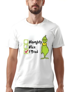 Tricou alb cu un design amuzant de Crăciun, afișând o ilustrație a unui personaj verde inspirat de Grinch, lângă o listă de opțiuni bifabile: 'Naughty', 'Nice' și 'I Tried', cu 'I Tried' bifat.