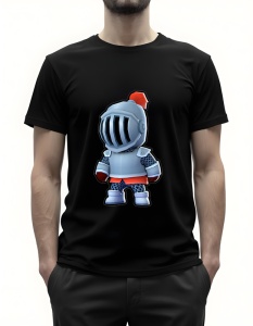 Bărbat purtând un tricou negru cu un design grafic reprezentând un cavaler stilizat, purtând o armură completă de culoare argintie și un coif cu vizieră, decorat cu un detaliu roșu în vârf.
