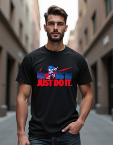 Bărbat purtând un tricou negru cu un design personalizat Nike. Logo-ul „NIKE” este stilizat cu litere albastre, iar sloganul „JUST DO IT” este în roșu. Între literele logo-ului se află personajul Sonic the Hedgehog, care adaugă o notă dinamică și jucăușă 