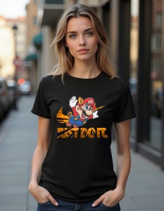 Femeie purtând un tricou negru cu un design de personaj animat care sare și textul 'Just Do It' cu un logo stilizat în fundal
