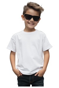 Tricou copii alb prezentat de un baiat copil