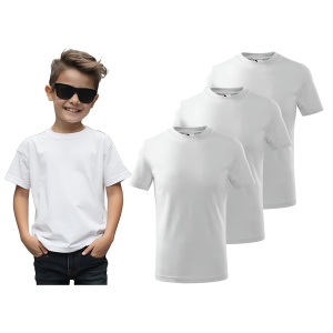 Tricou Copil baiat imbracat cu tricou alb prezinta setul de 3 tricouri albe simple