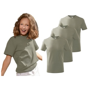 Tricou Copil fata imbracata cu tricou khaki deschis prezinta setul de tricouri pentru copii khaki deschis