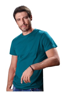 Tricou barbat Simplu basic albastru petrol purtat de un bărbat frumos si tanar